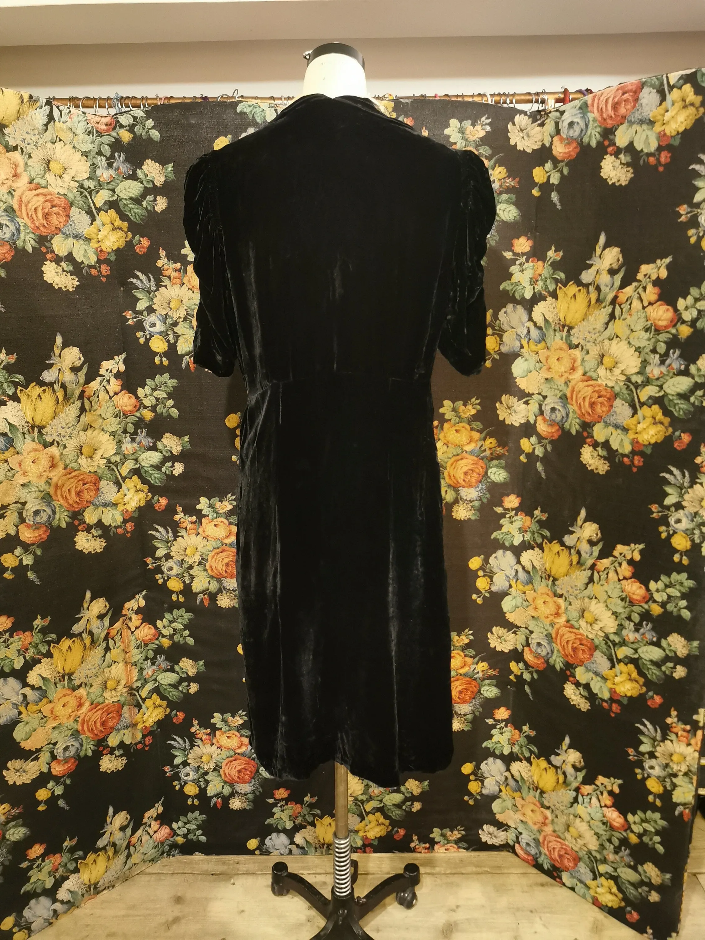 1940s black velvet dress